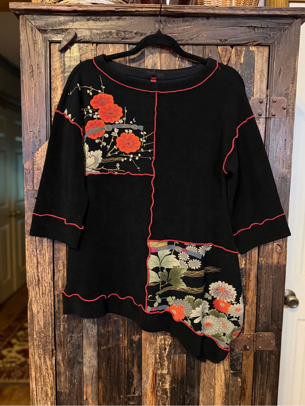 IC by Connie K Art to Wear Top M Black Floral Patchwork Asymmetrical USA artsy